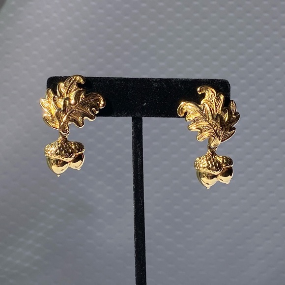Vintage Avon Acorn Drop Gold Plated Clip-on Earrings - Picture 2 of 13